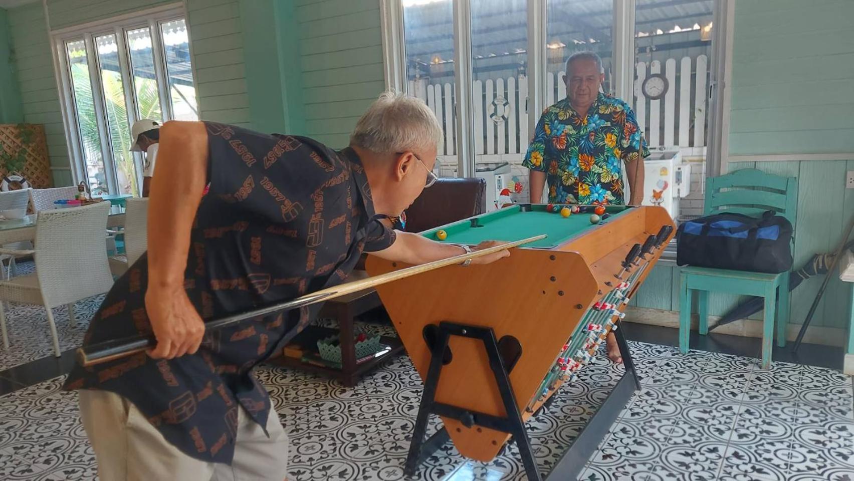 คิวทอง บังกะโล Ко Ларн Екстериор снимка